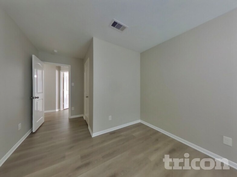 Building Photo - 717 Totem Trail Dr