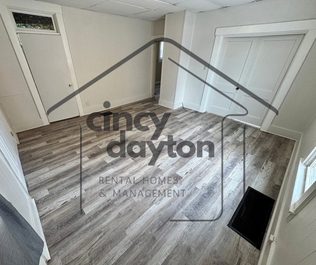 Building Photo - 110 N River St