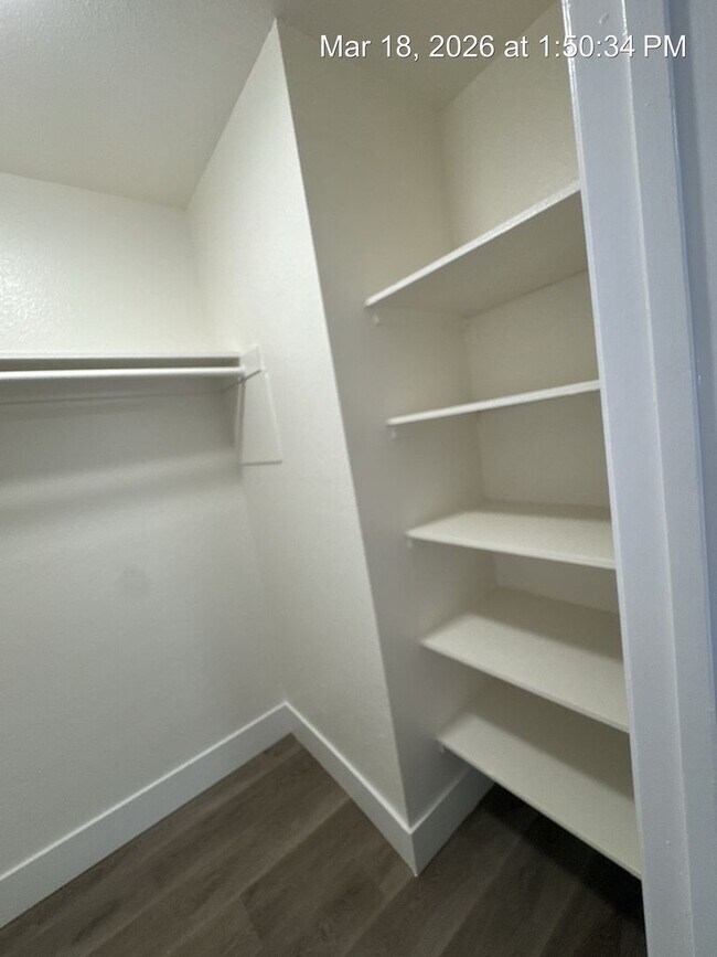 Building Photo - Charming upstairs unit rent ready! Newly remodeled!!