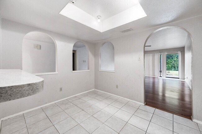 Building Photo - 17035 Seven Pines Dr