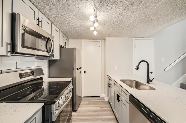 A3 Renovated - 1 Bed 1.5 Bath - Rise Heather Ridge