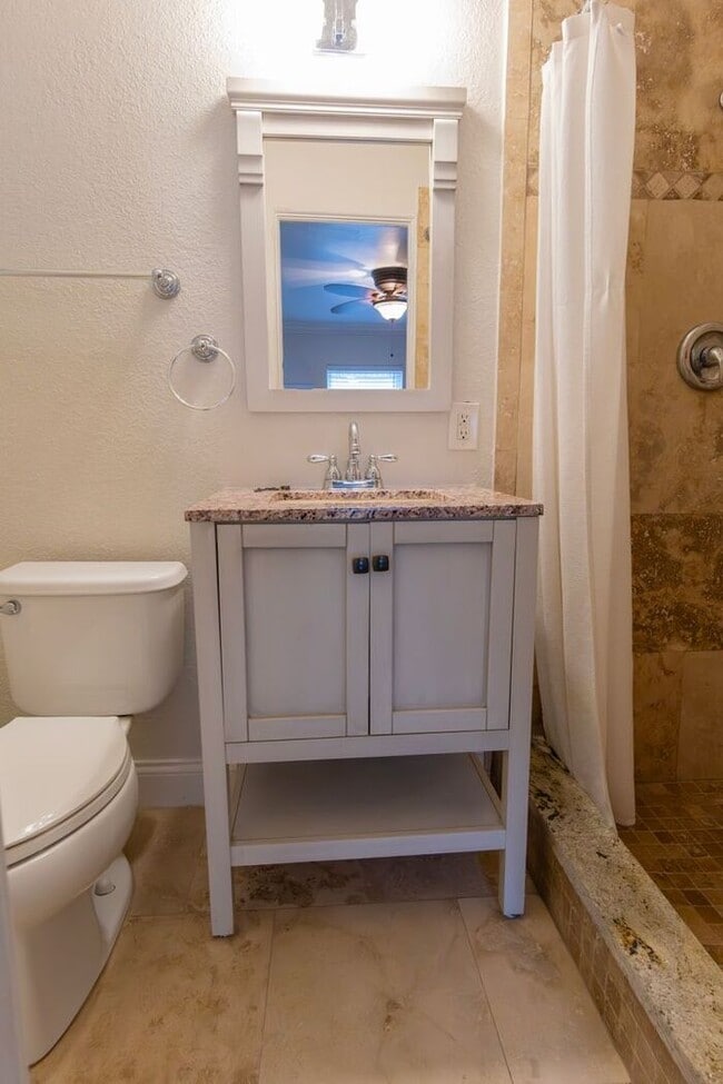 Building Photo - 4 bed/3 bath in College Park