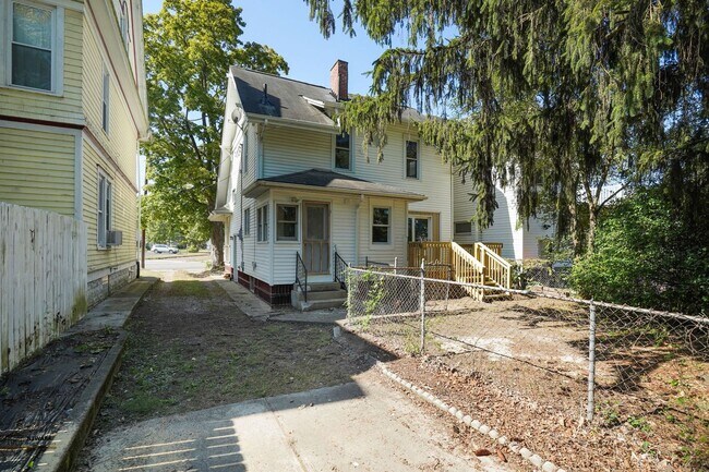 Building Photo - Spacious 3 Bed, 2 Bath in Newark - Move-In...