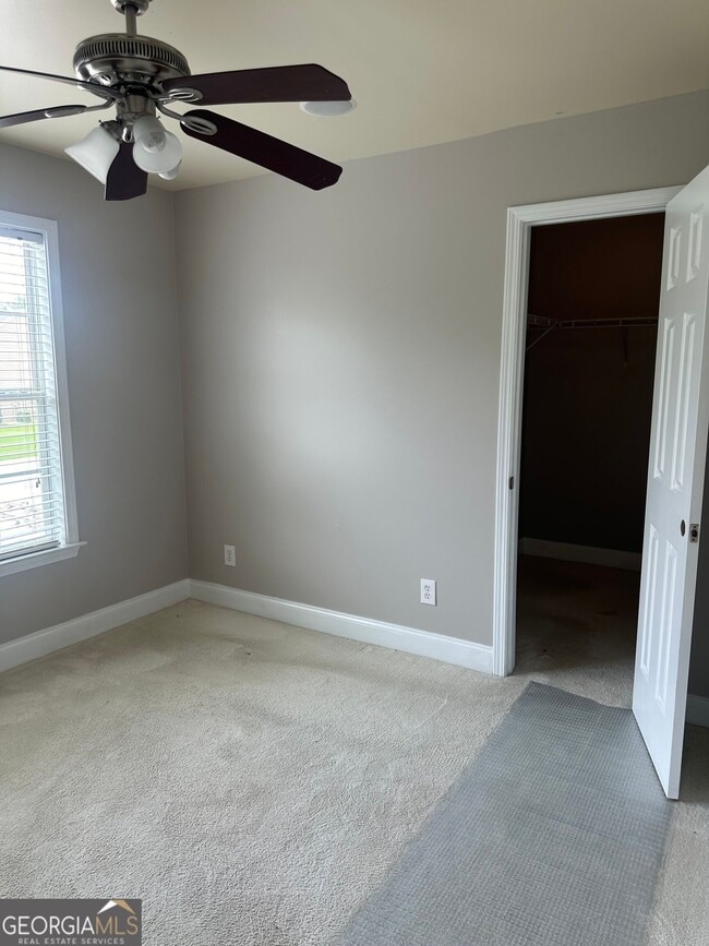Building Photo - 711 Pine Grove Cir