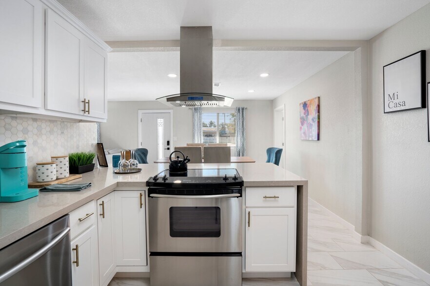 Building Photo - 7902 E Latham St