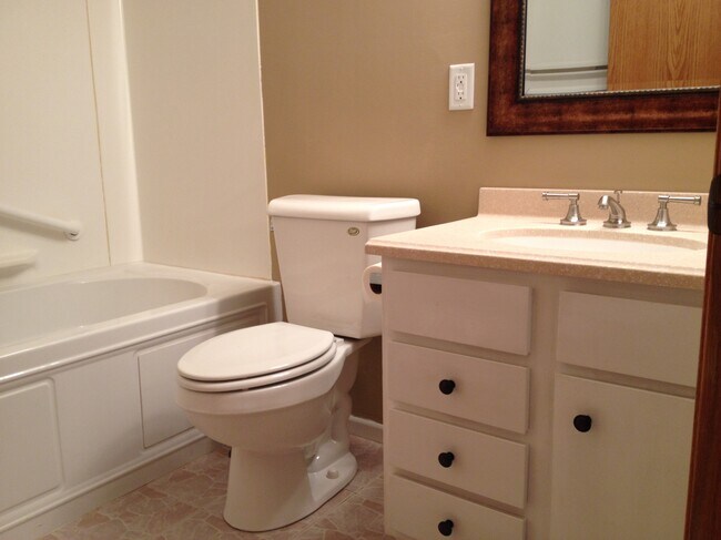 Building Photo - 7601 W 101st St