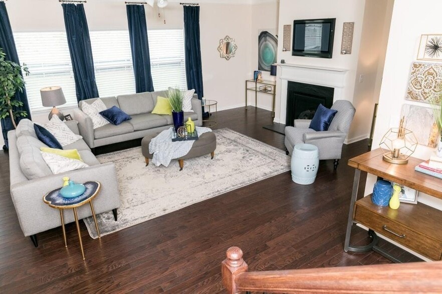 Building Photo - 1856 Hanover W Dr