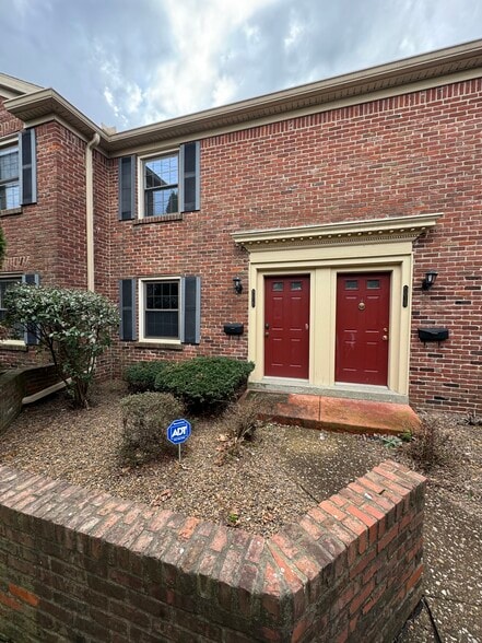 Primary Photo - 5015 Hampton Ct
