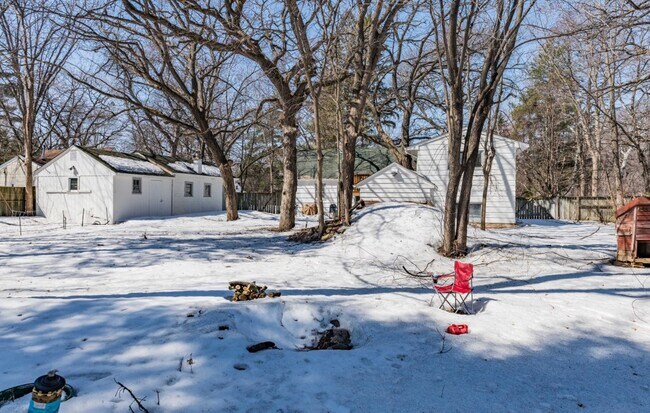 Building Photo - 8827 Lincoln St NE
