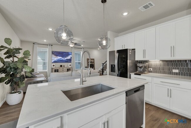 Building Photo - 816 Windflower