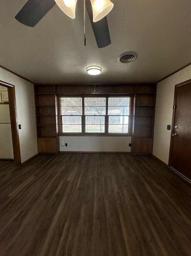 Building Photo - Beautiful Home on Mesa Circle!