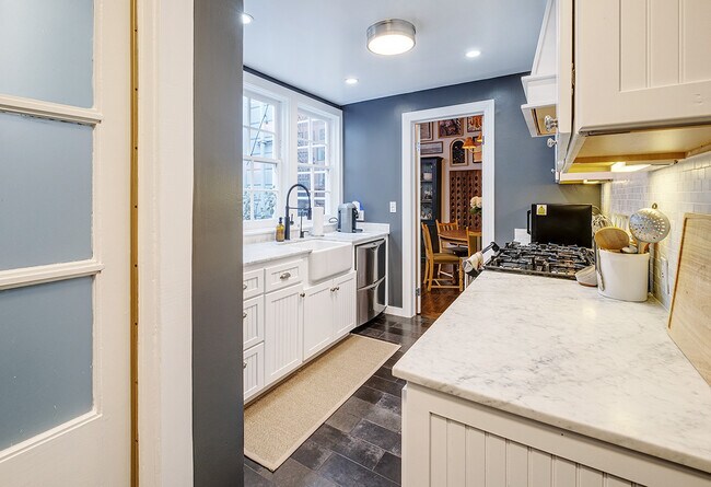 Building Photo - 18 Orben Pl