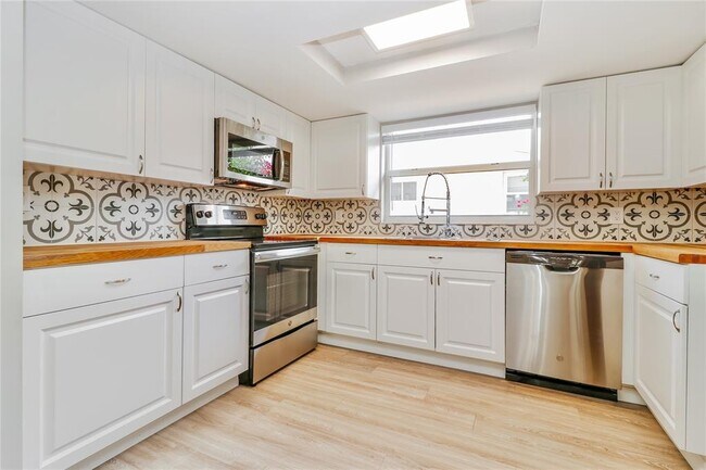 Building Photo - 9025 Collage Ln