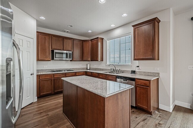 Building Photo - Spacious 5BD, 4BA Castle Rock Home with Fi...