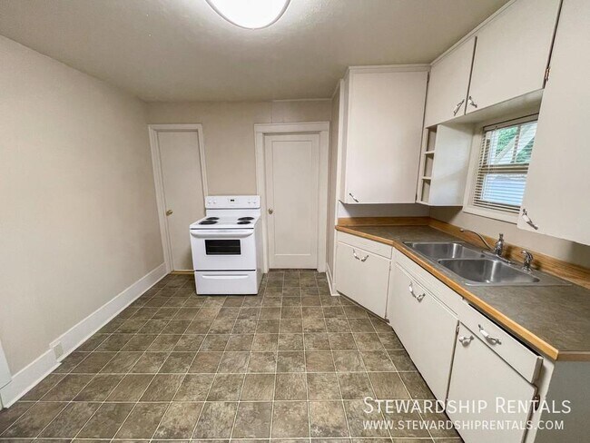 Building Photo - 1697 Orchard St