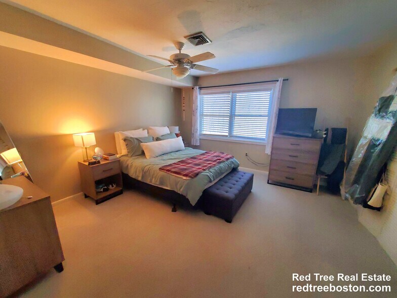 Building Photo - 1400 Lagrange St