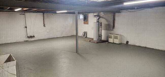 Building Photo - Beautiful and Spacious Wallingsford 4 Bedr...