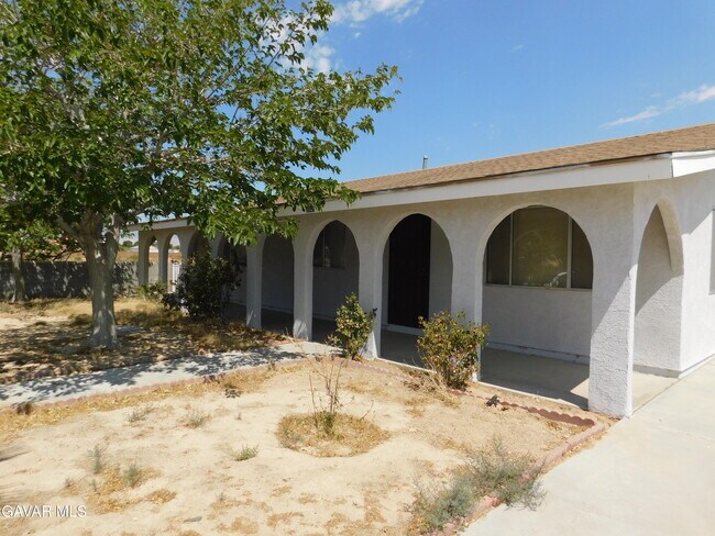 Building Photo - 9841 Mendiburu Rd