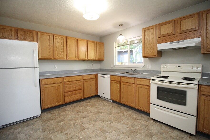 Building Photo - 7326 N Greeley Ave
