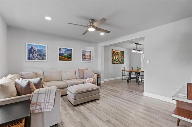 Building Photo - 3112 Val Dr