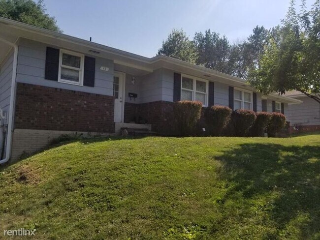 Building Photo - 2 br, 1 bath Townhome - 13 1/2 Morningside Dr