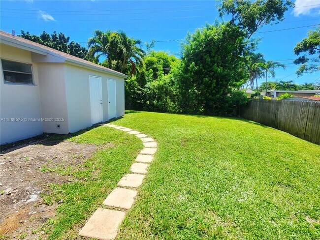 Building Photo - 18637 SW 100th Ave