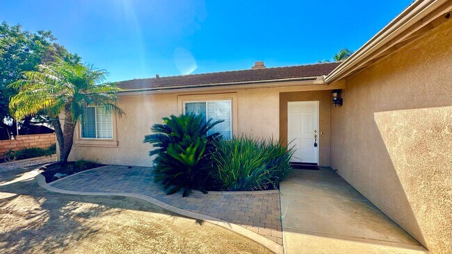 Building Photo - Light & Bright Single-Story Home in the Heart of Fallbrook, Complete with Private, Fully Fenced B...