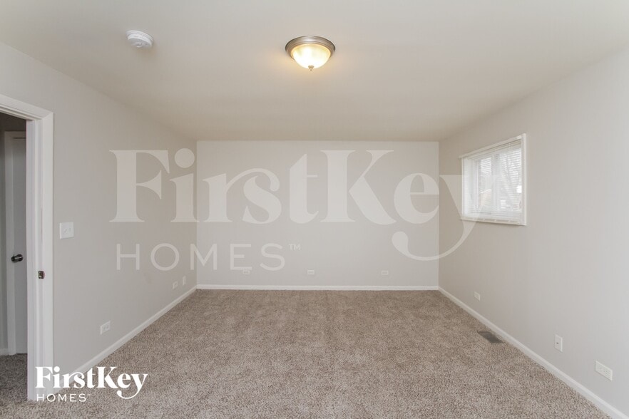 Building Photo - 181 S Pinecrest Rd