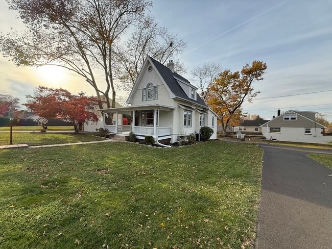 Building Photo - 860 Church St