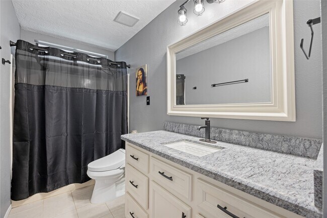 Building Photo - 1114 Tiki Dr