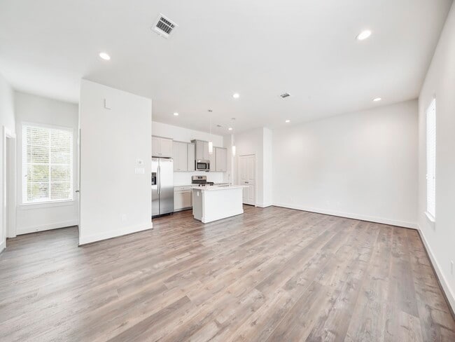 Building Photo - 2007 Bauer Dr