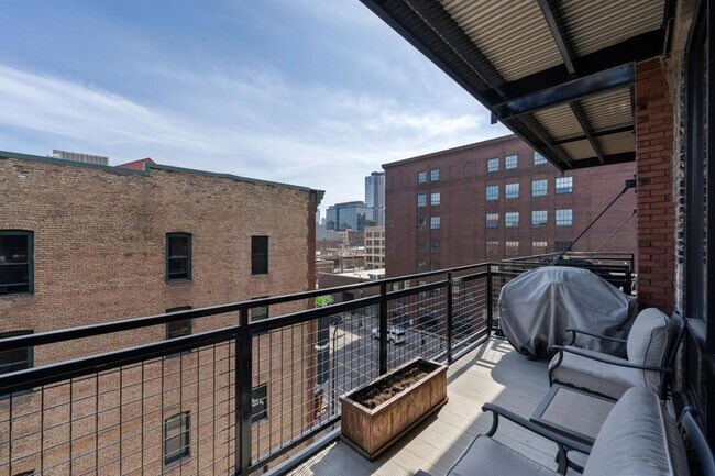 Building Photo - 618 N Washington Ave