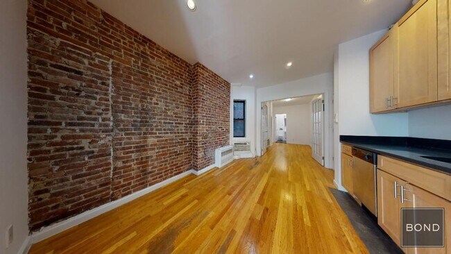 Building Photo - 427 E 73rd St