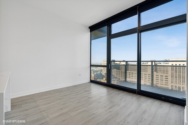 Building Photo - 235 W Van Buren St