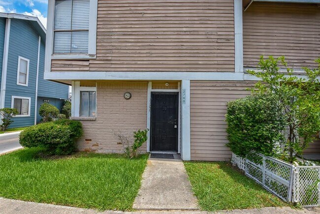 Primary Photo - 8405 Wilcrest Dr
