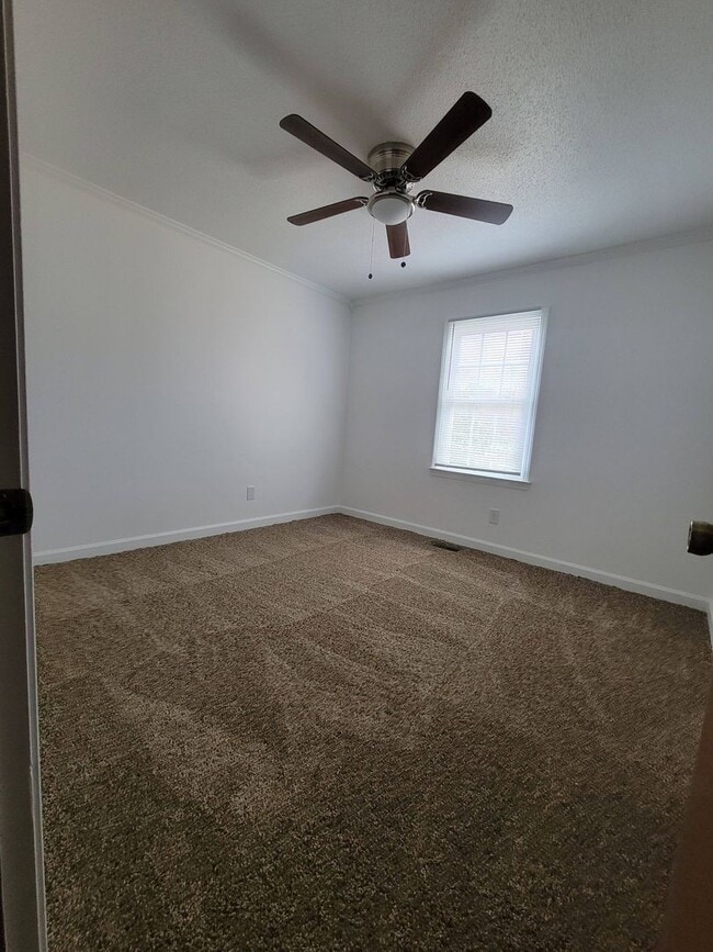 Building Photo - Ready to Move in