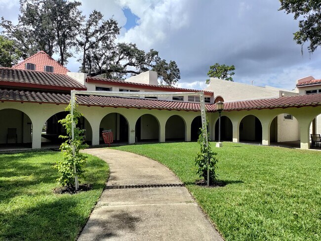 Building Photo - 2699 Seville Blvd