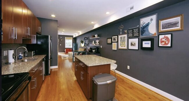 Building Photo - Great Price, Center of H St - WITH Secured...