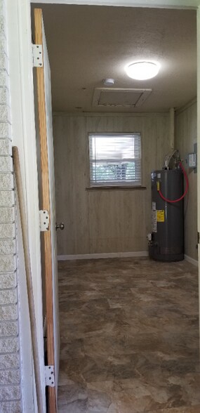 Building Photo - 604 Maple St