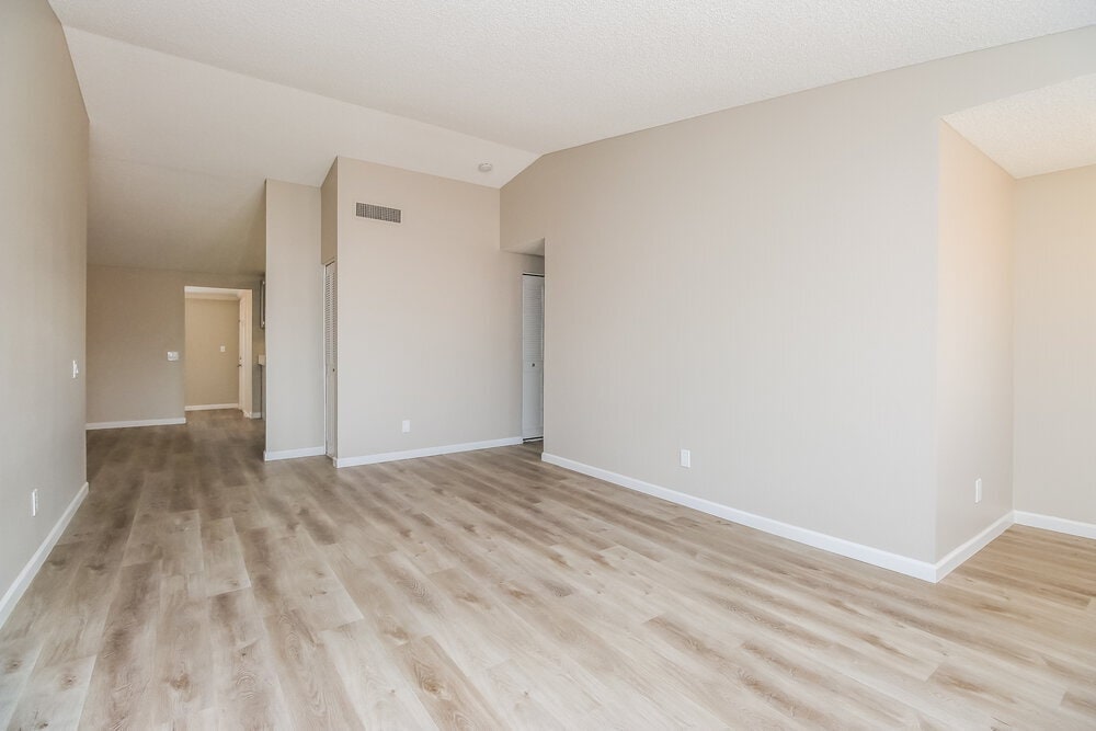 Building Photo - 739 S 75th St