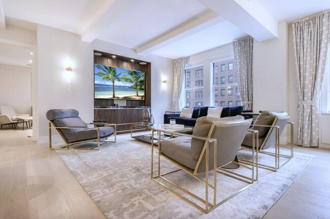 Building Photo - 433 W 34th St.