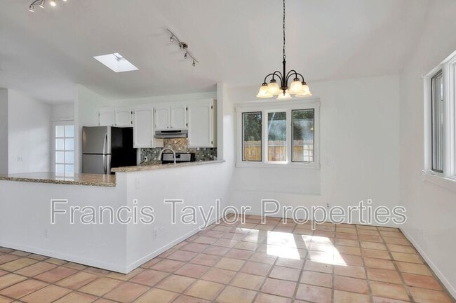 Building Photo - 1512 S Stage Coach Ln