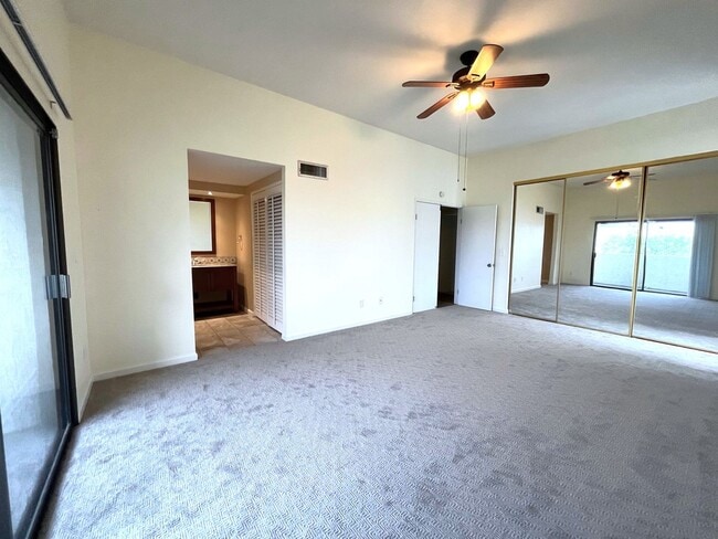 Building Photo - Great townhome in Del Cerro!