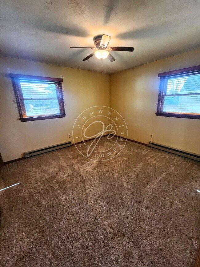 Building Photo - Sylvania Schools! Charming 3-Bedroom Ranch with Attached Garage & First-Floor Laundry