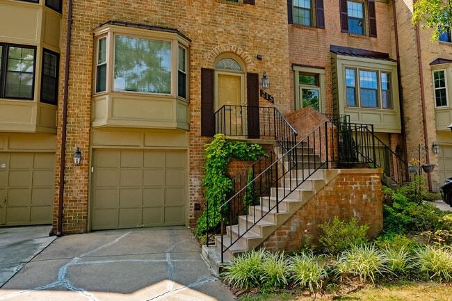 Building Photo - Great 3br 2.5 Bath Townhome in Rockville MD