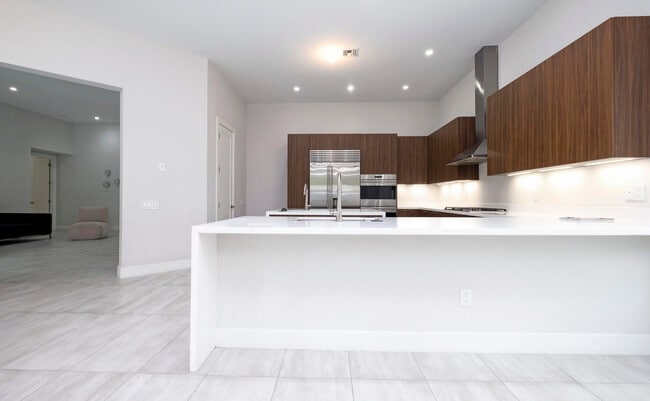 Building Photo - 5663 Brookfield Cir