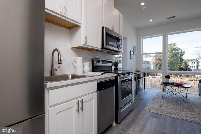 Building Photo - 818 Bladensburg Rd NE