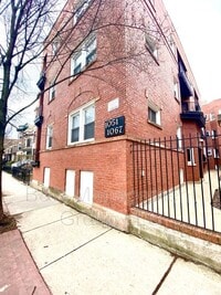 Building Photo - 1063 W Dakin St