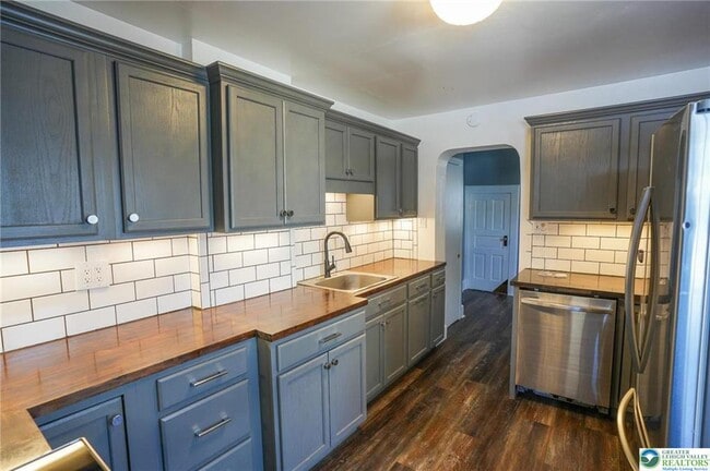 Building Photo - 256 Lehigh Ave