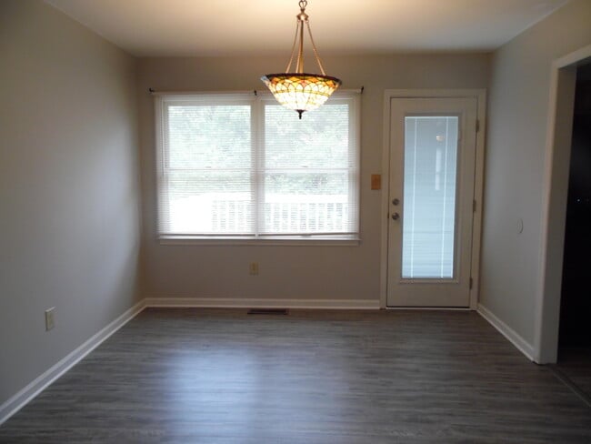 Building Photo - 4456 Hartland Pkwy